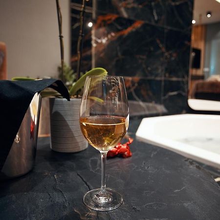 Monza Mirror Apartment Kikinda ภายนอก รูปภาพ