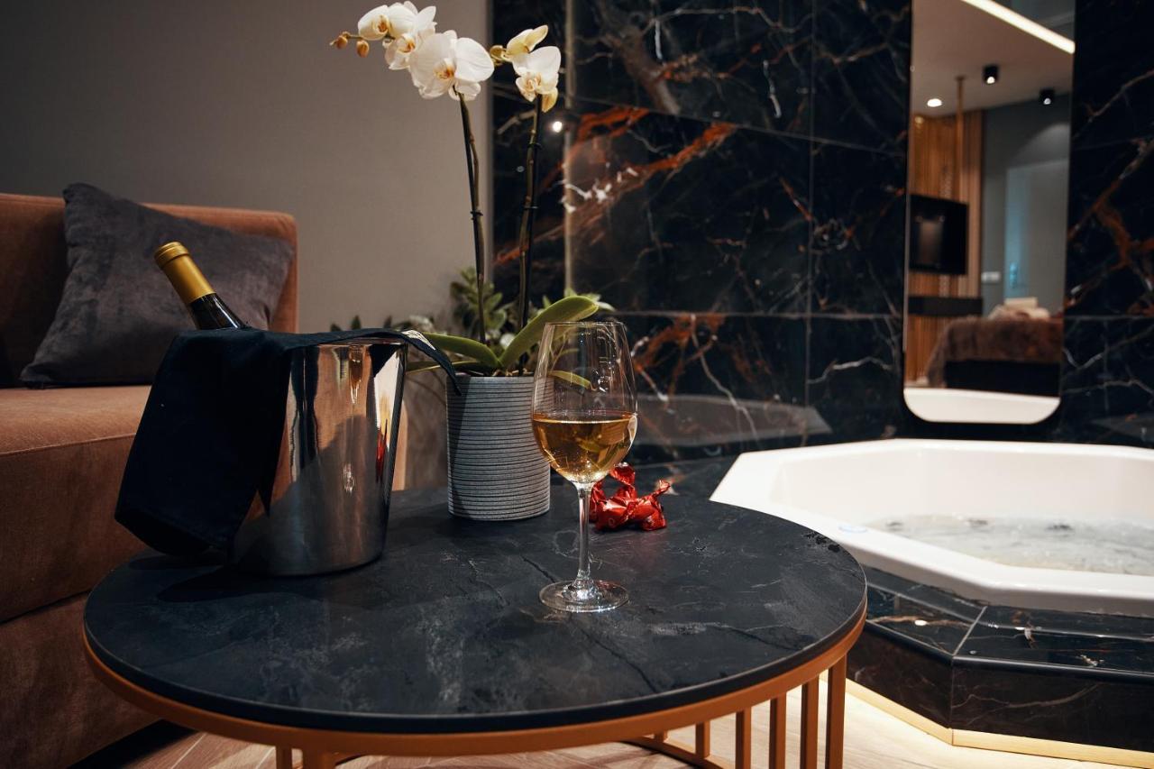 Monza Mirror Apartment Kikinda ภายนอก รูปภาพ
