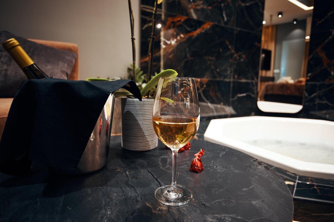 Monza Mirror Apartment Kikinda ภายนอก รูปภาพ